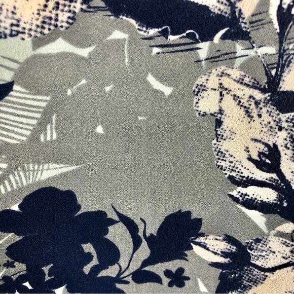 Rewind Blue Gray White Tropical Floral Print Top Mixed Media Fabric Short Sleeve - Picture 6 of 16